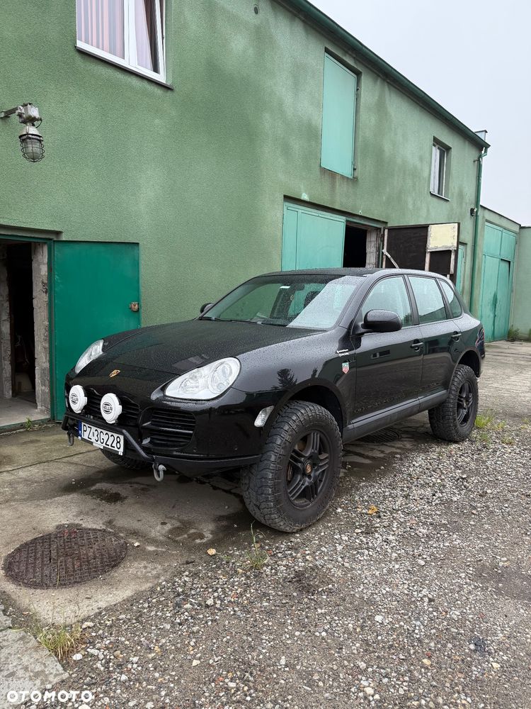 Porsche Cayenne - 1