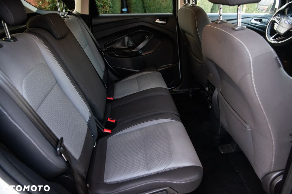 Ford Kuga 2.0 TDCi 4x4 Titanium - 34