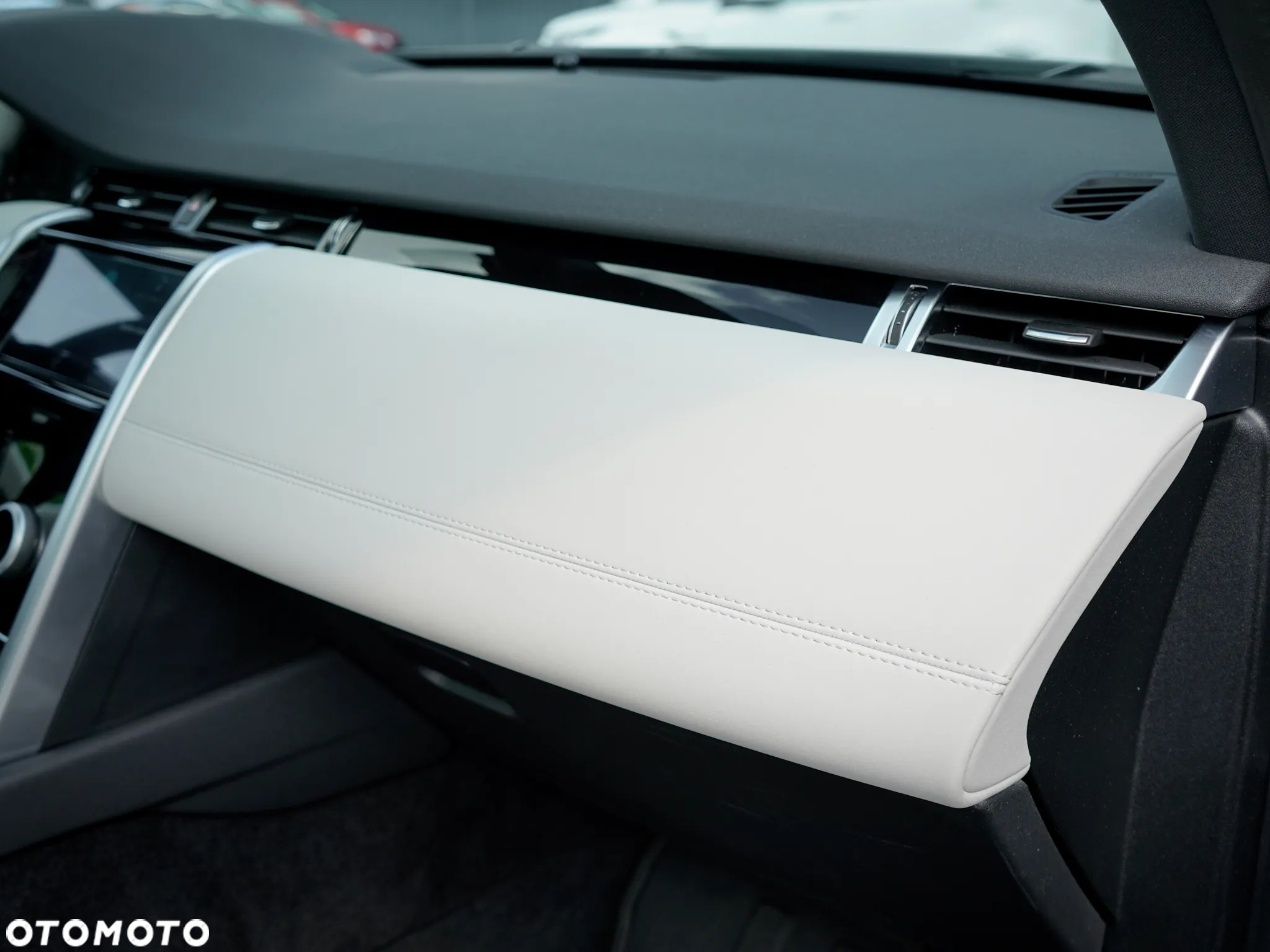 Land Rover Discovery Sport - 23