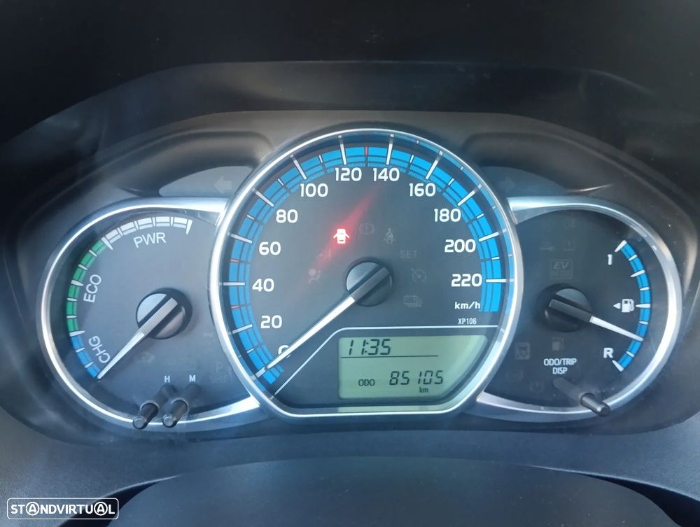 Toyota Yaris 1.5 HSD Comfort +P.Style+P.Techno - 11