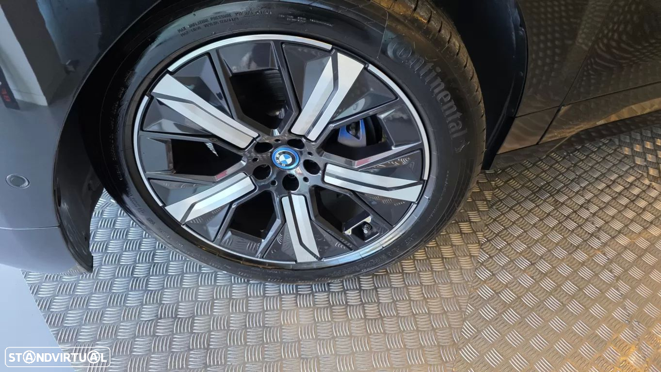 BMW iX xDrive 40 Pack Desportivo - 32