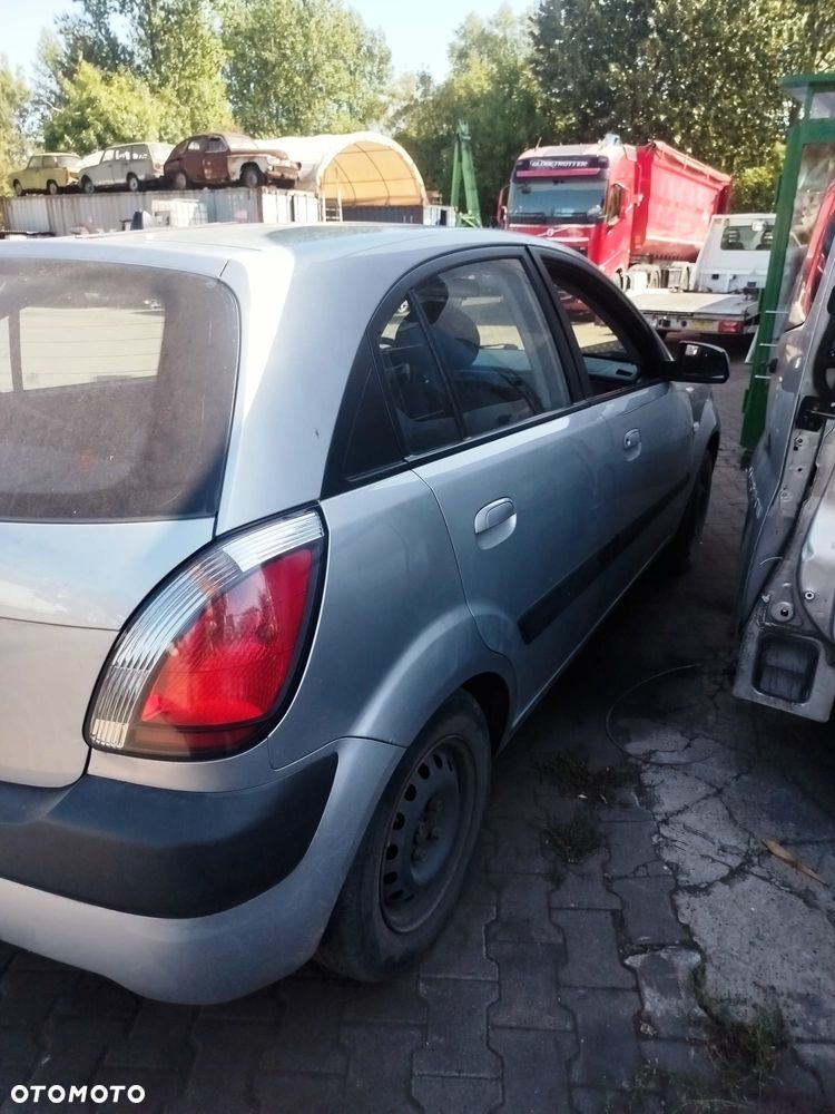 Kia Rio na części. - 8