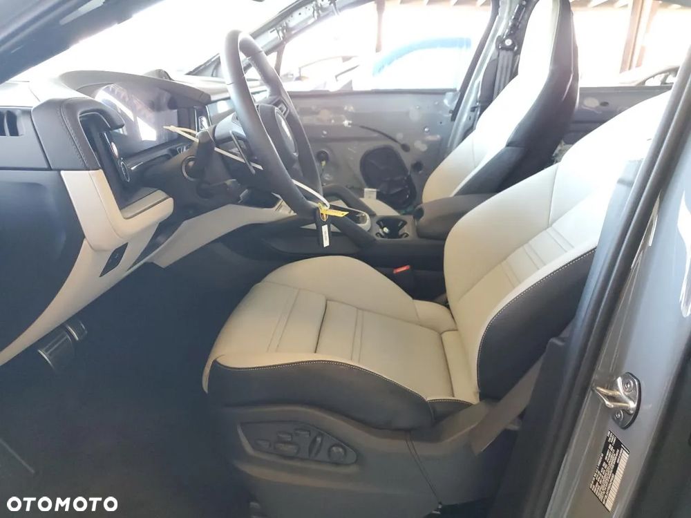 Porsche Cayenne Coupe Turbo - 8