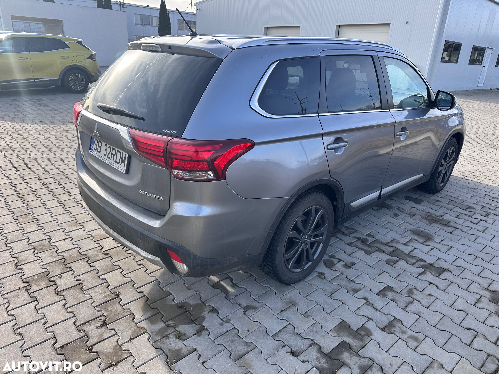 Mitsubishi Outlander 2.2 DI-D AWD A/T Instyle S62 - 4