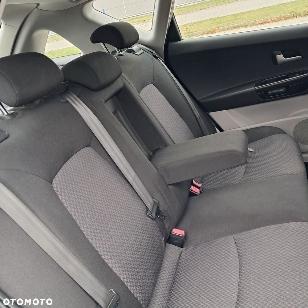 Kia Ceed - 21