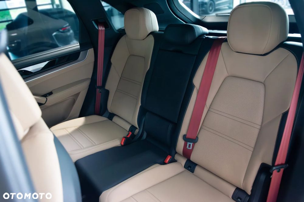 Porsche Cayenne Black Edition - 33