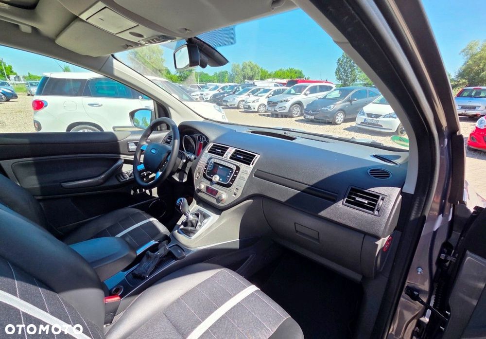 Ford Kuga - 10