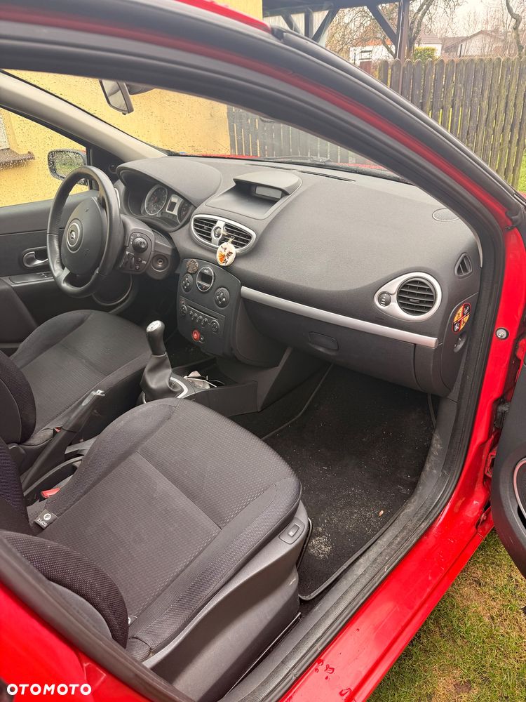 Renault Clio 1.2 16V 75 Expression - 12