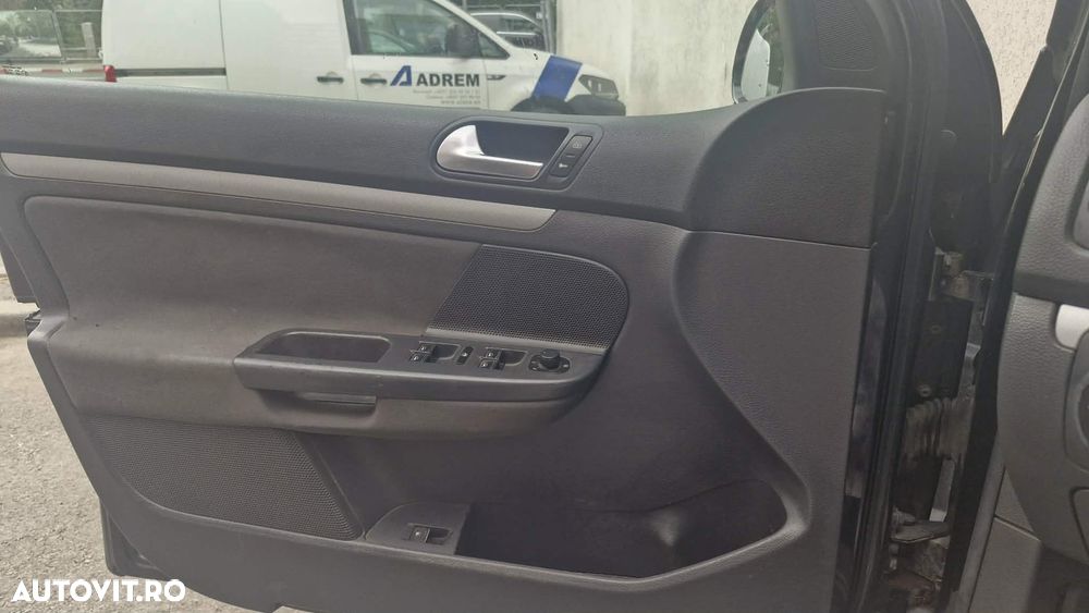Volkswagen Golf - 6