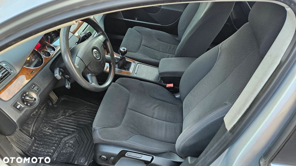 Volkswagen Passat 1.9 TDI Comfortline Family - 19