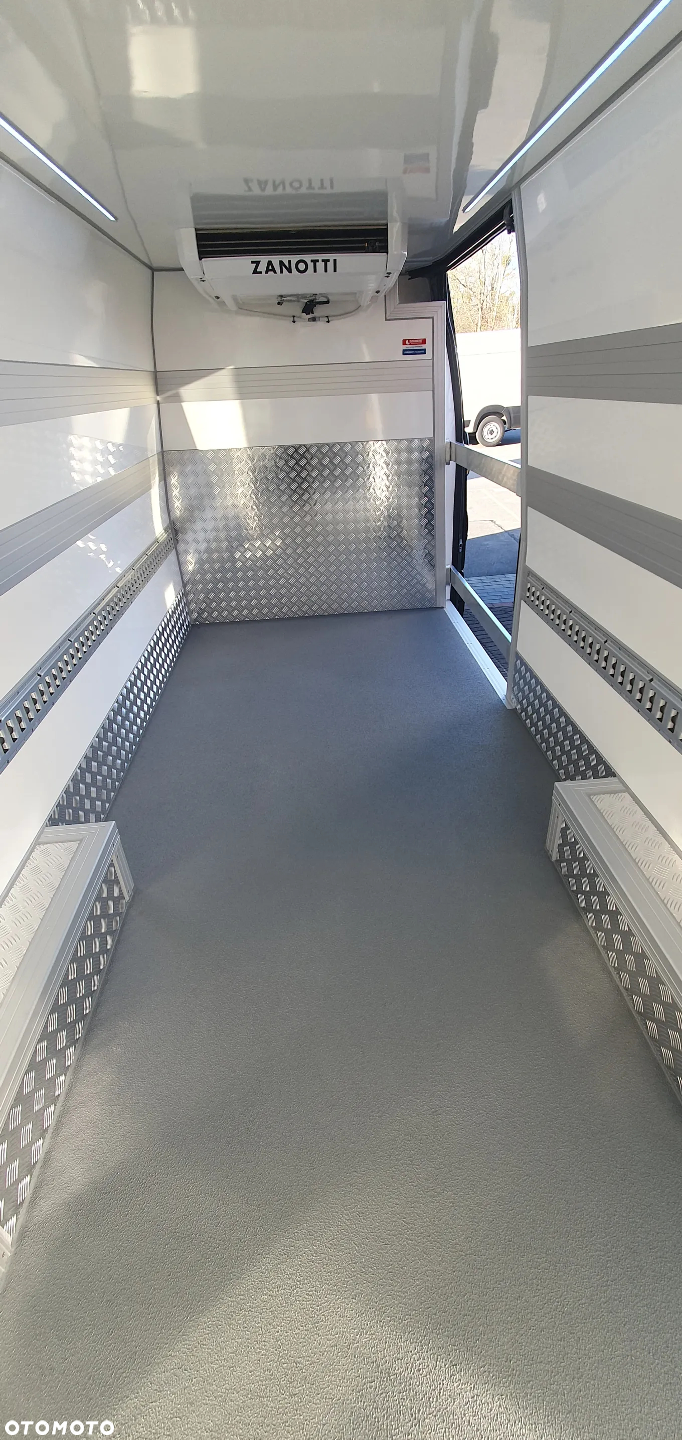 Iveco Daily 35S18V Furgon Izoterma 16m³ - 8