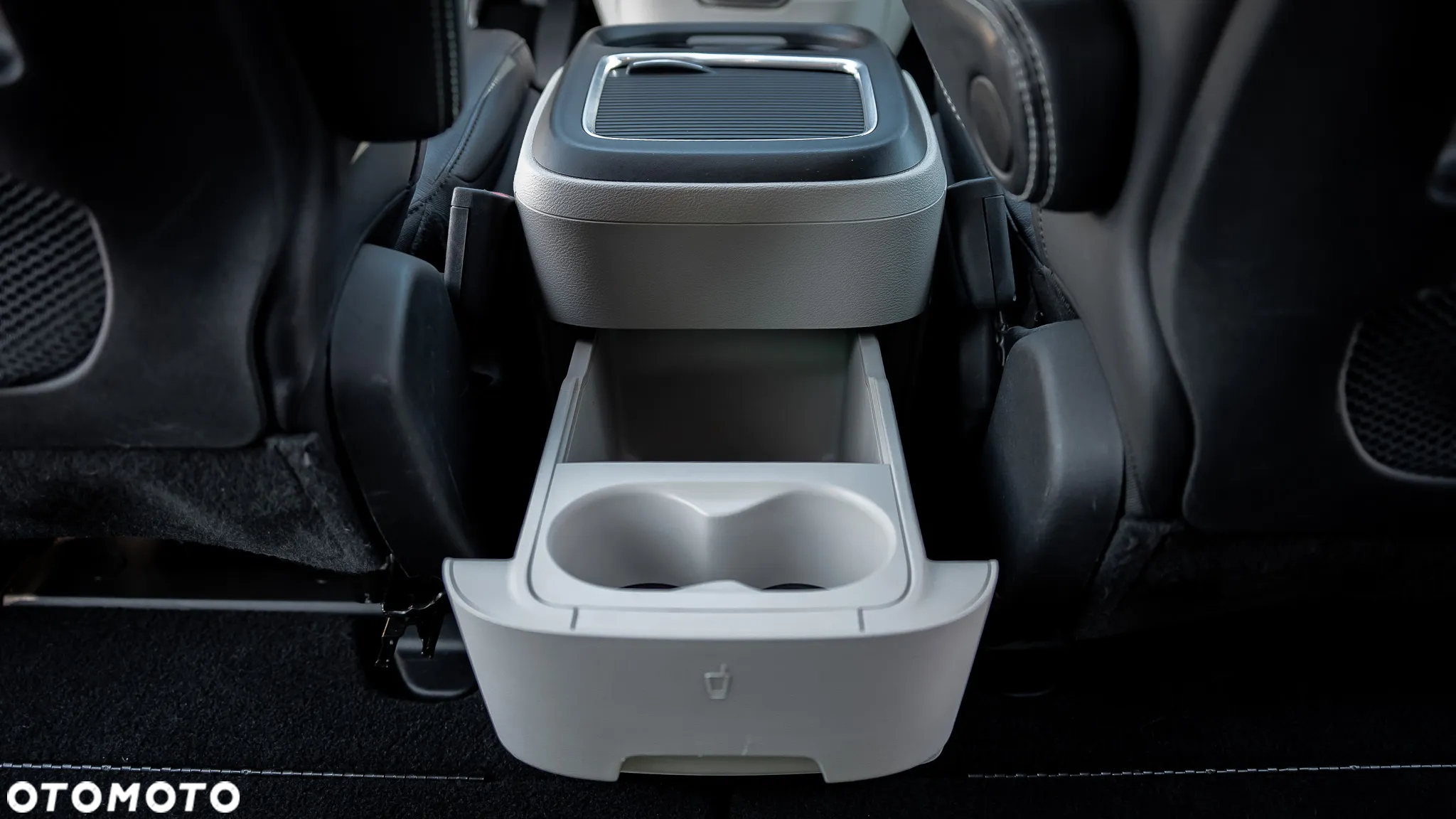 Chrysler Pacifica - 33