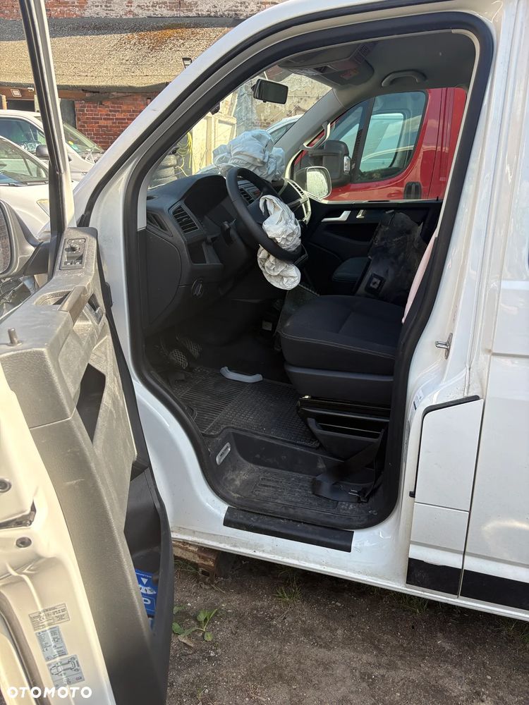 Volkswagen Multivan - 13