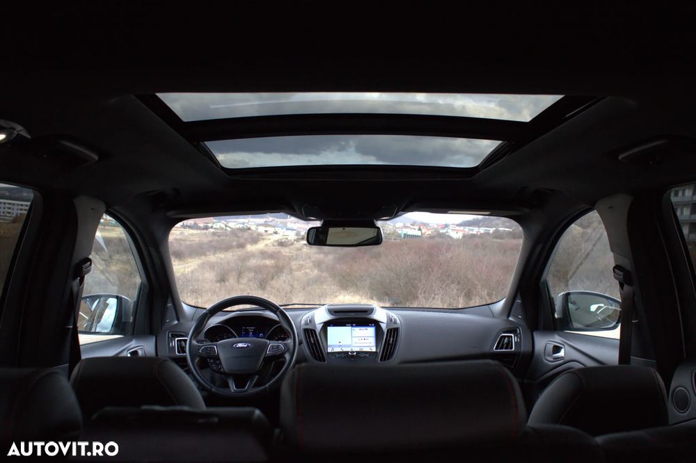 Ford Kuga 2.0 TDCi 4WD Powershift ST-Line - 14