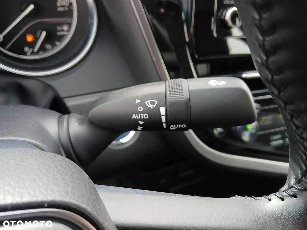 Toyota Camry 2.5 Hybrid Comfort CVT - 30