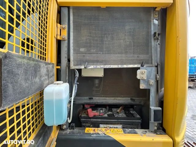 Hitachi ZX225USLC-5B - 15