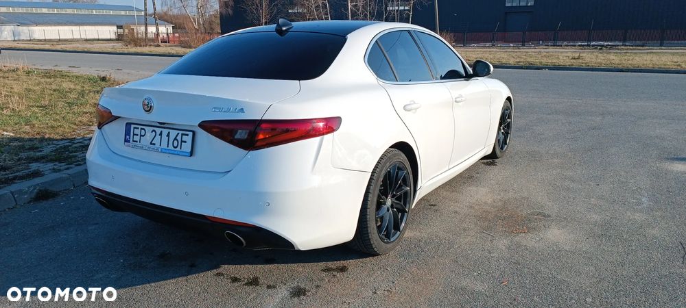 Alfa Romeo Giulia - 10
