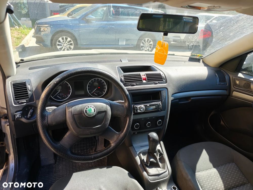 Skoda Octavia 1.6 - 11