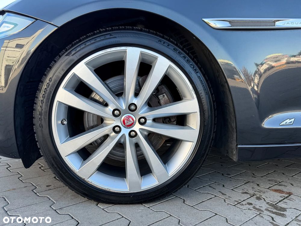 Jaguar XJ 3.0 D V6 Premium Luxury - 5