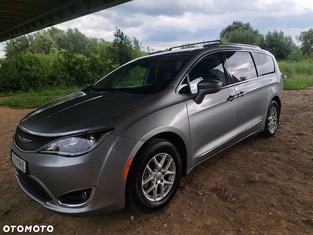 Chrysler Pacifica - 4