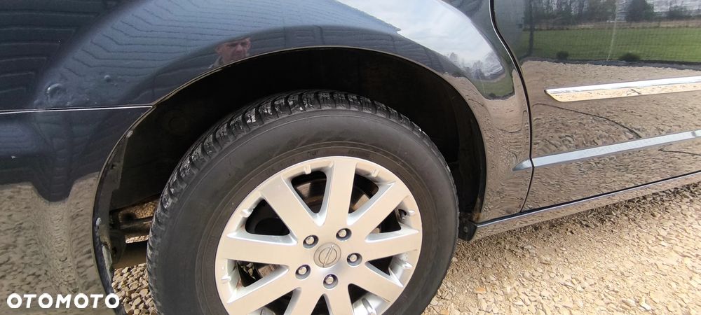 Chrysler Town & Country - 22