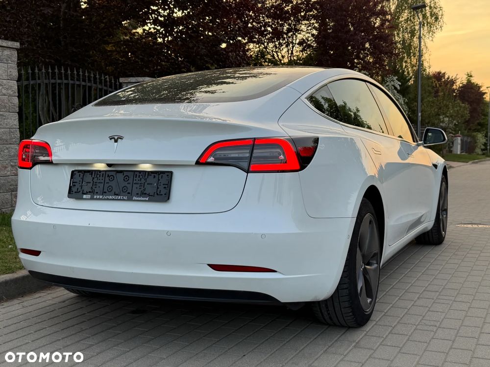 Tesla Model 3 - 8