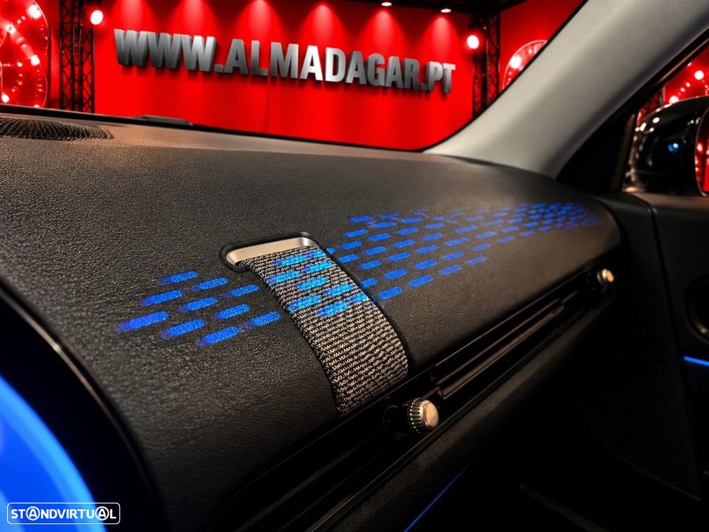 MINI 3 Portas Cooper C Essential - 24