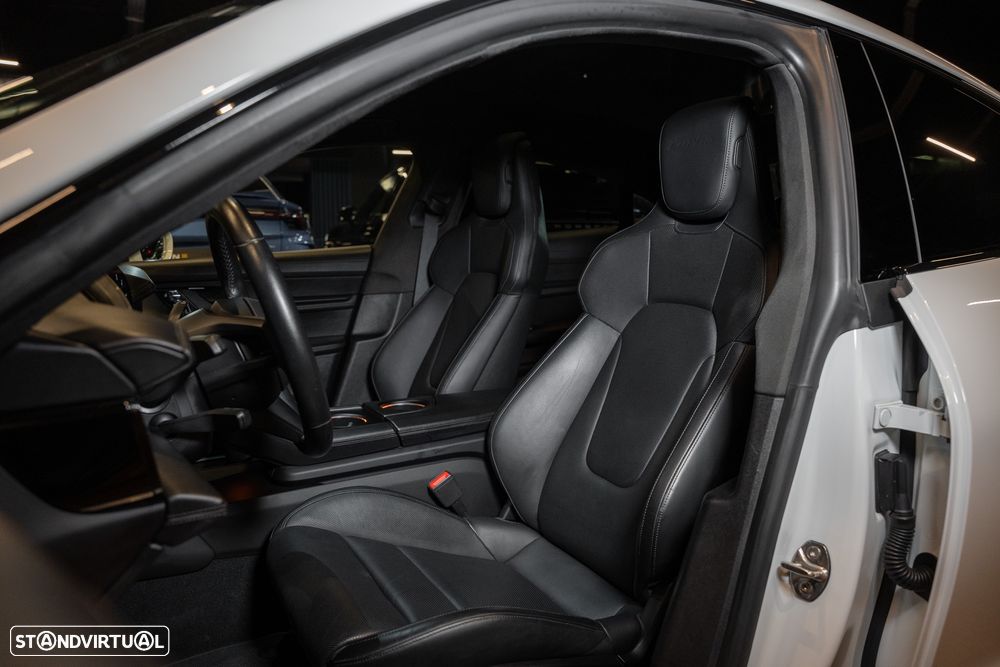 Porsche Taycan Turbo - 12
