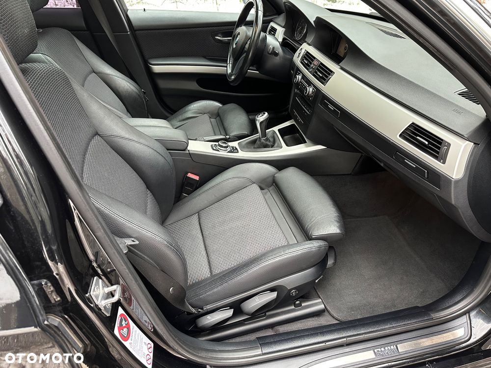 BMW Seria 3 320d xDrive - 14