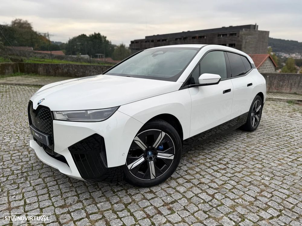 BMW iX xDrive 40 Pack Desportivo - 11