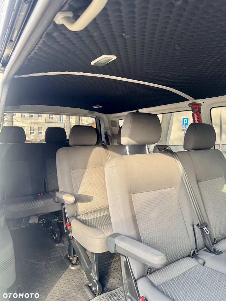 Volkswagen Caravelle - 7