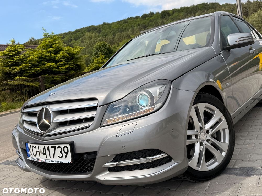 Mercedes-Benz Klasa C 250 (BlueEFFICIENCY) 7G-TRONIC Avantgarde - 4