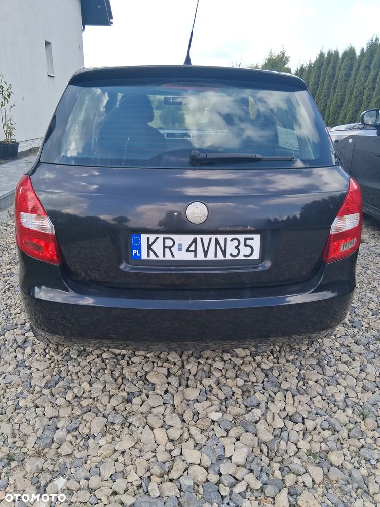 Skoda Fabia 2009 photo 2