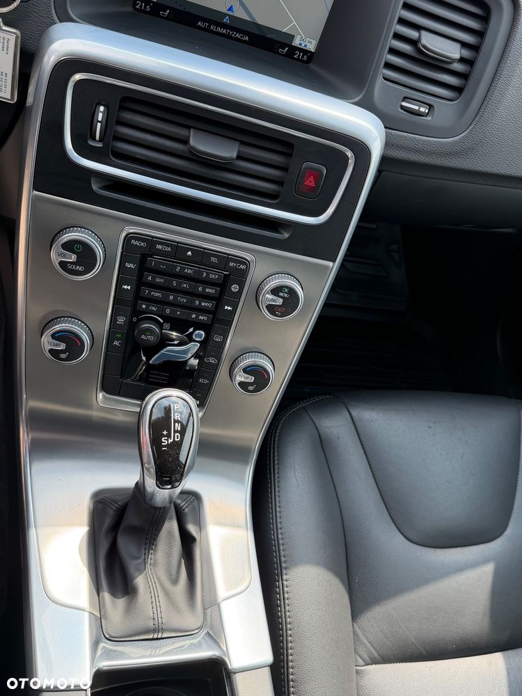 Volvo V60 D4 Drive-E Momentum - 16