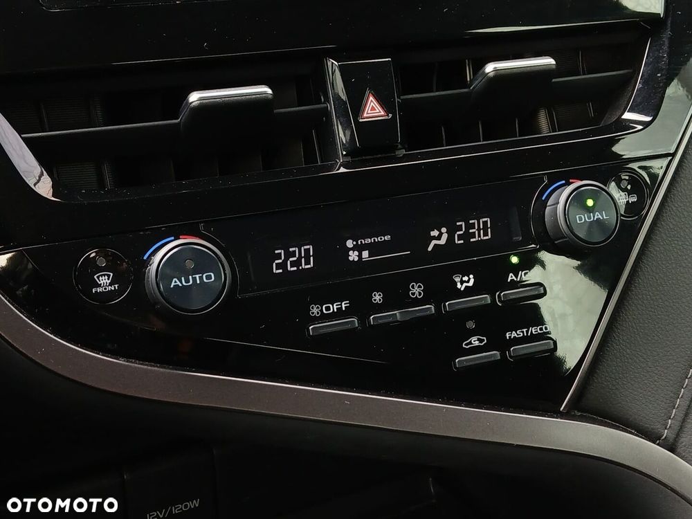 Toyota Camry 2.5 Hybrid Comfort CVT - 23