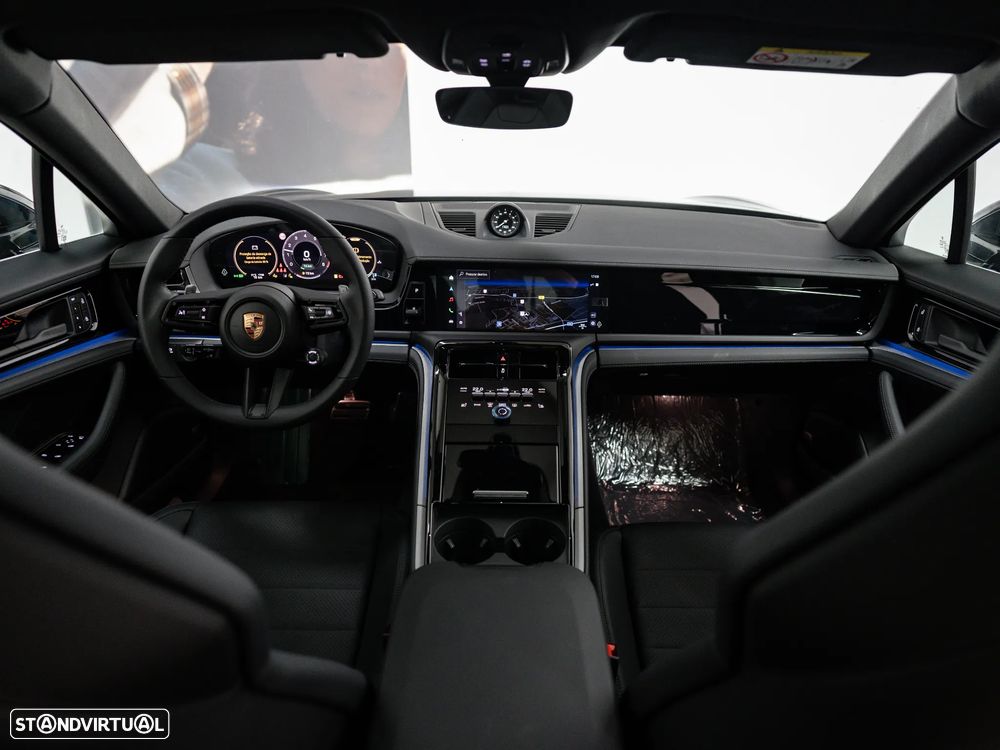 Porsche Panamera 4 E-Hybrid - 32