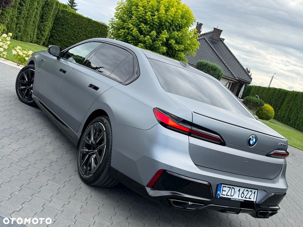 BMW Seria 7 M760e PHEV xDrive Individual Edition sport - 28