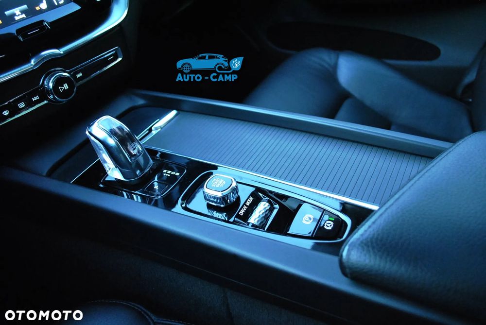 Volvo XC 60 T8 AWD Plug-In Hybrid Momentum Pro - 33