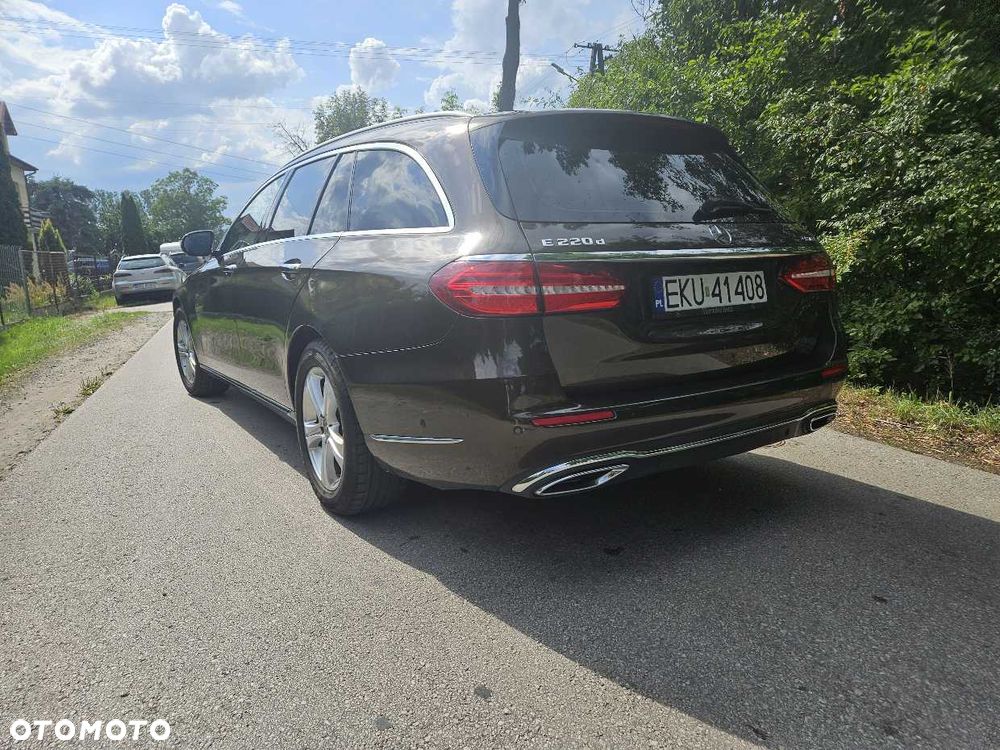 Mercedes-Benz Klasa E 220 d 9G-TRONIC Exclusive - 4
