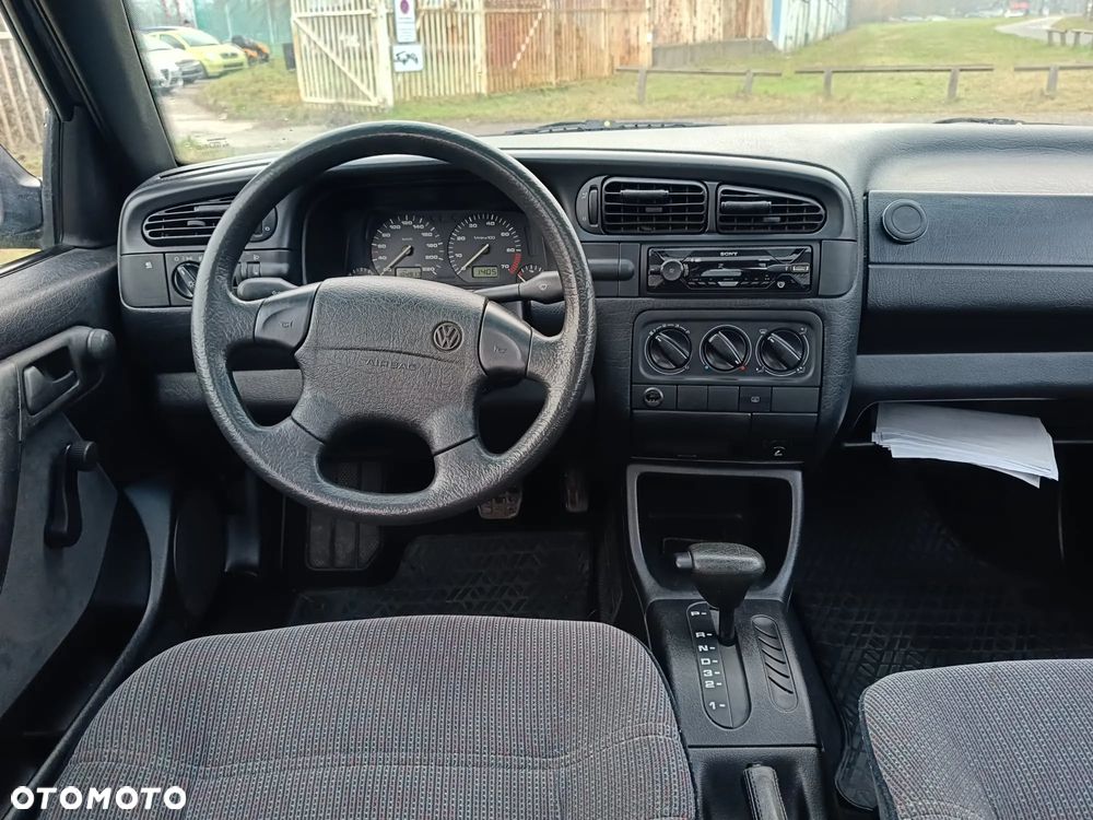 Volkswagen Vento - 8