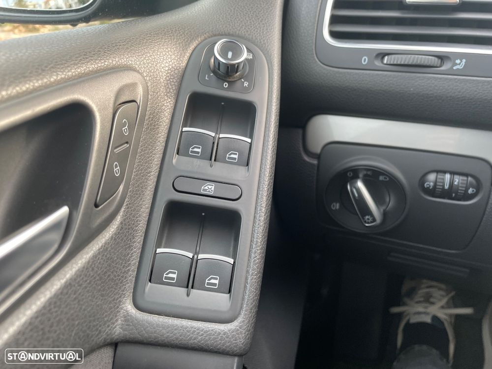 VW Golf 1.6 TDi Trendline BlueMotion - 6