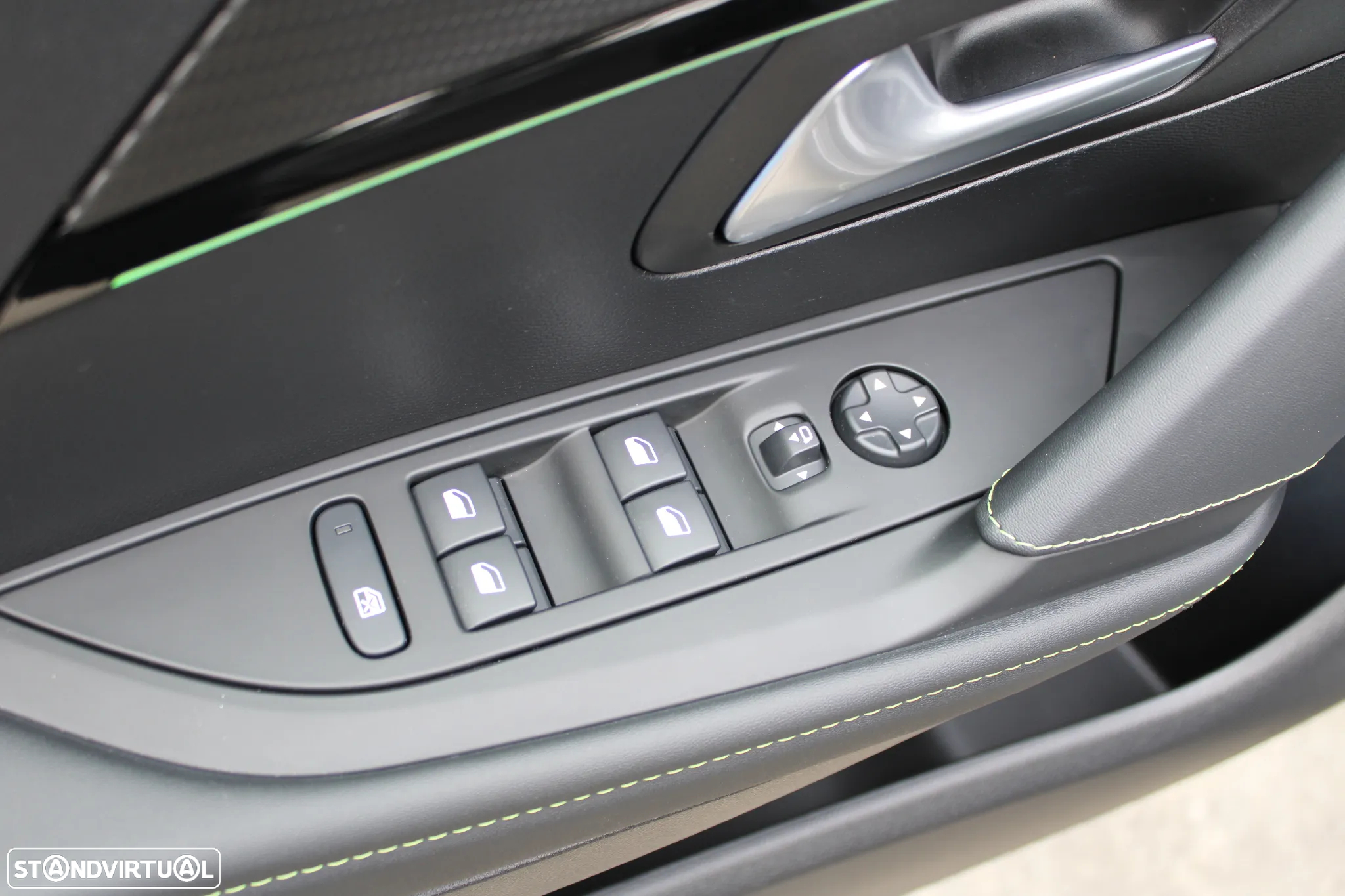 Peugeot 208 1.2 PureTech GT Line EAT8 - 50