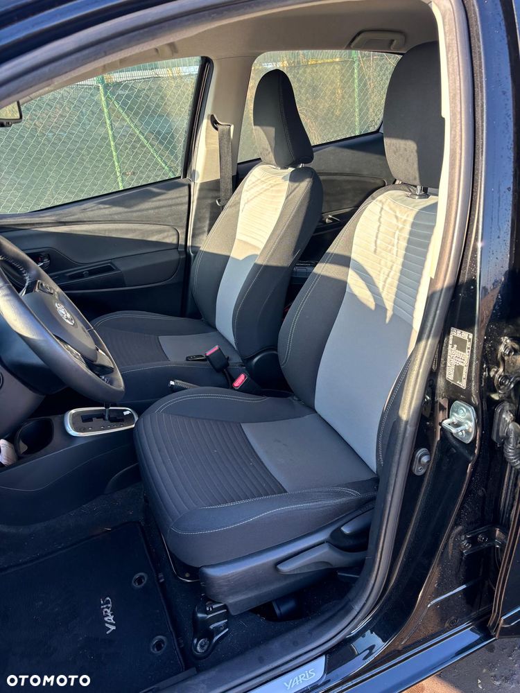 Toyota Yaris Hybrid 100 Dynamic - 18