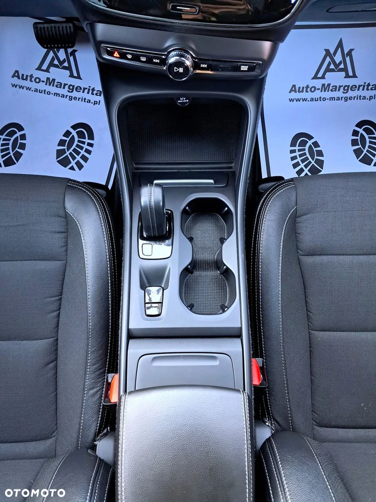 Volvo XC 40 T4 Momentum - 22