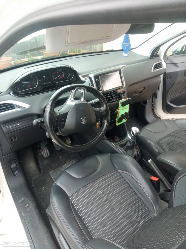 Peugeot 208 1.6 e-HDi Allure - 8