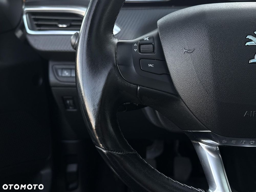 Peugeot 2008 1.2 Pure Tech GPF Allure S&S - 22