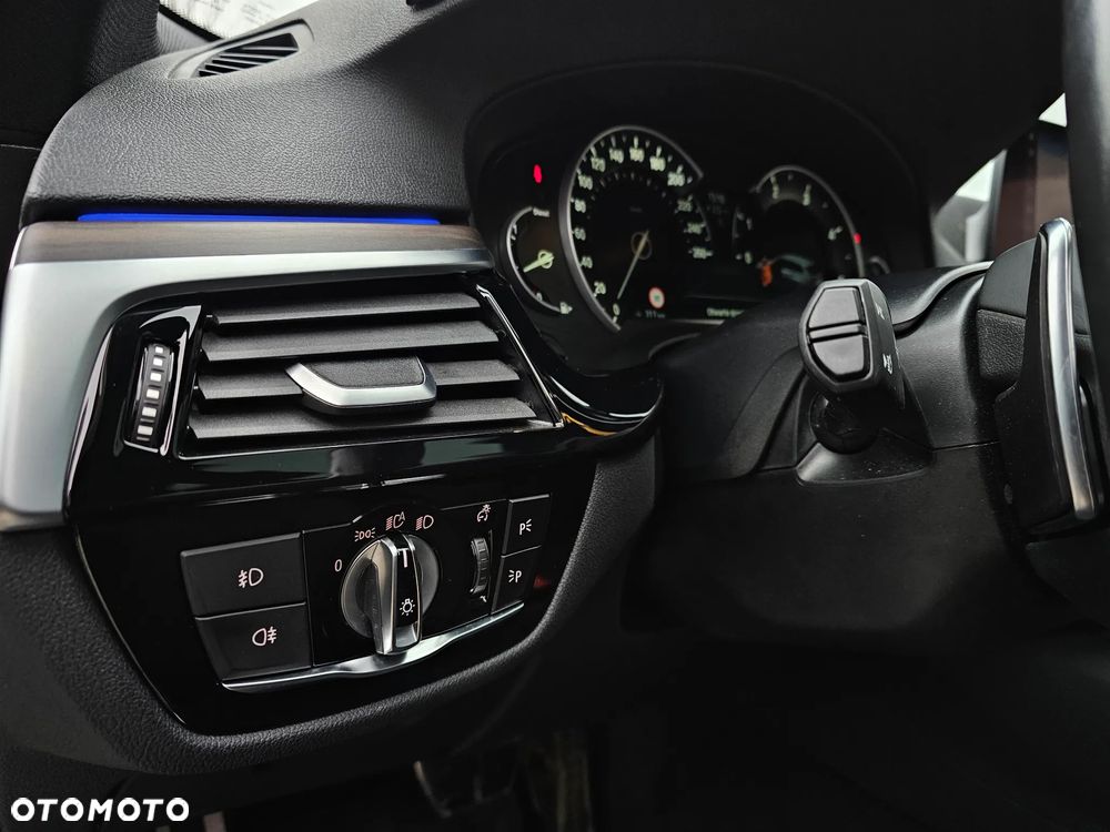 BMW Seria 5 520d M Sport - 17