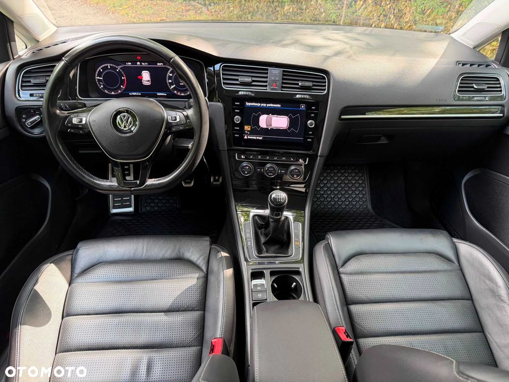 Volkswagen Golf - 2