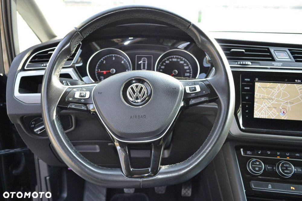 Volkswagen Touran - 28