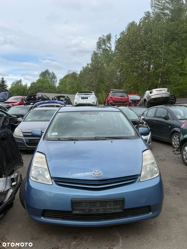 Toyota Prius II 2  na części - 1